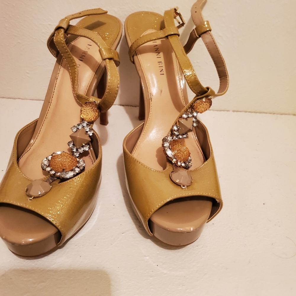 Ladies shoes